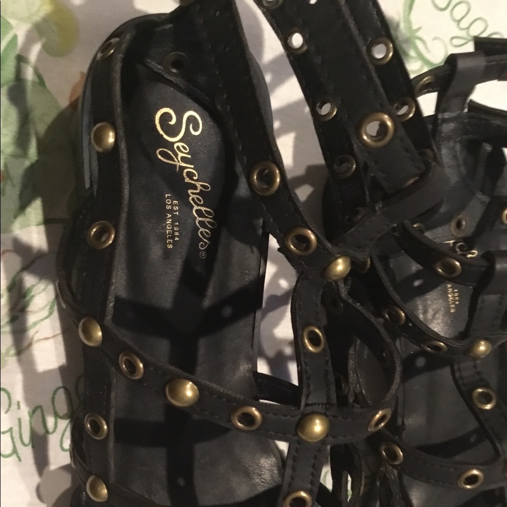Shoes - Picture 4 of 4